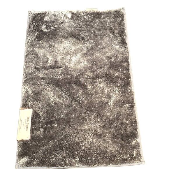 Juicy Couture Home Plush Bath Rug- Silver/Grey - Picture 10 of 10